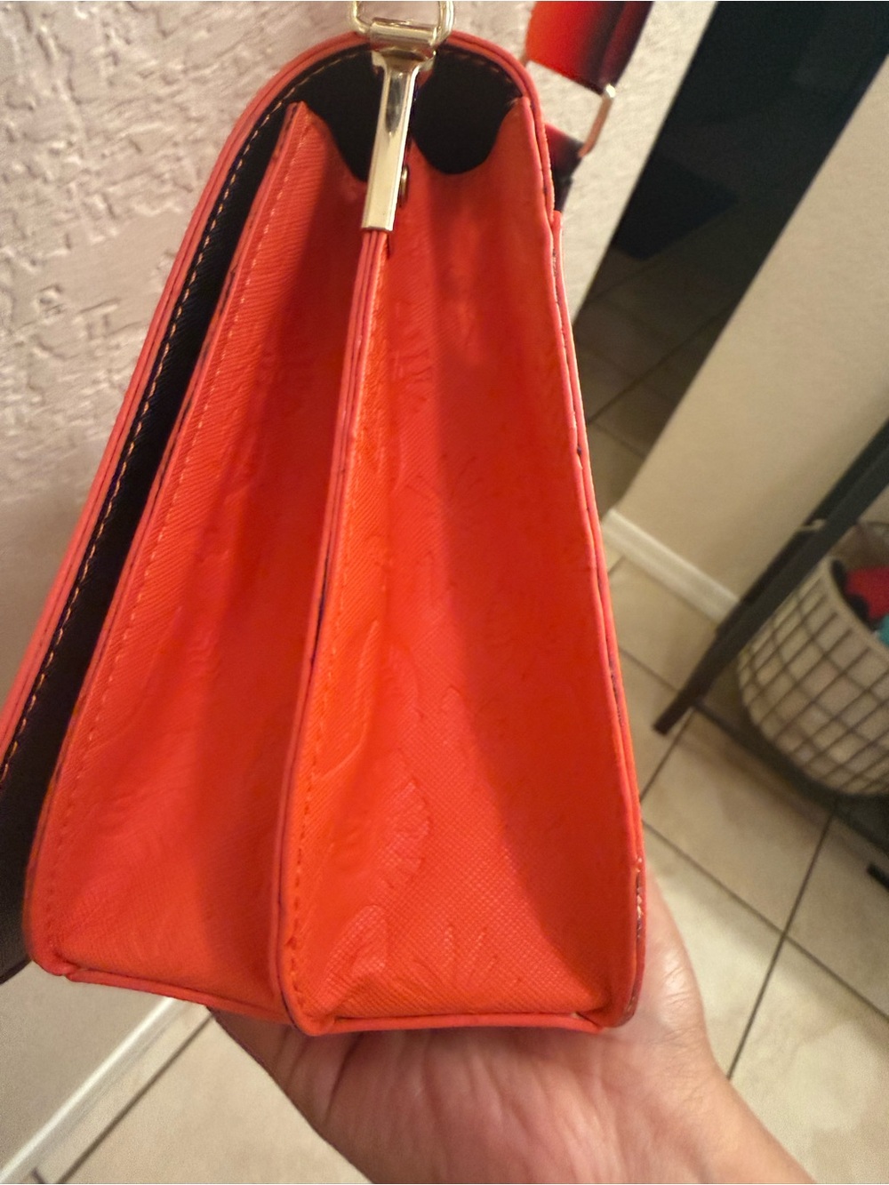 The Lion King 30th Anniversary Pride Rock Crossbody Bag - Picture 7 of 13
